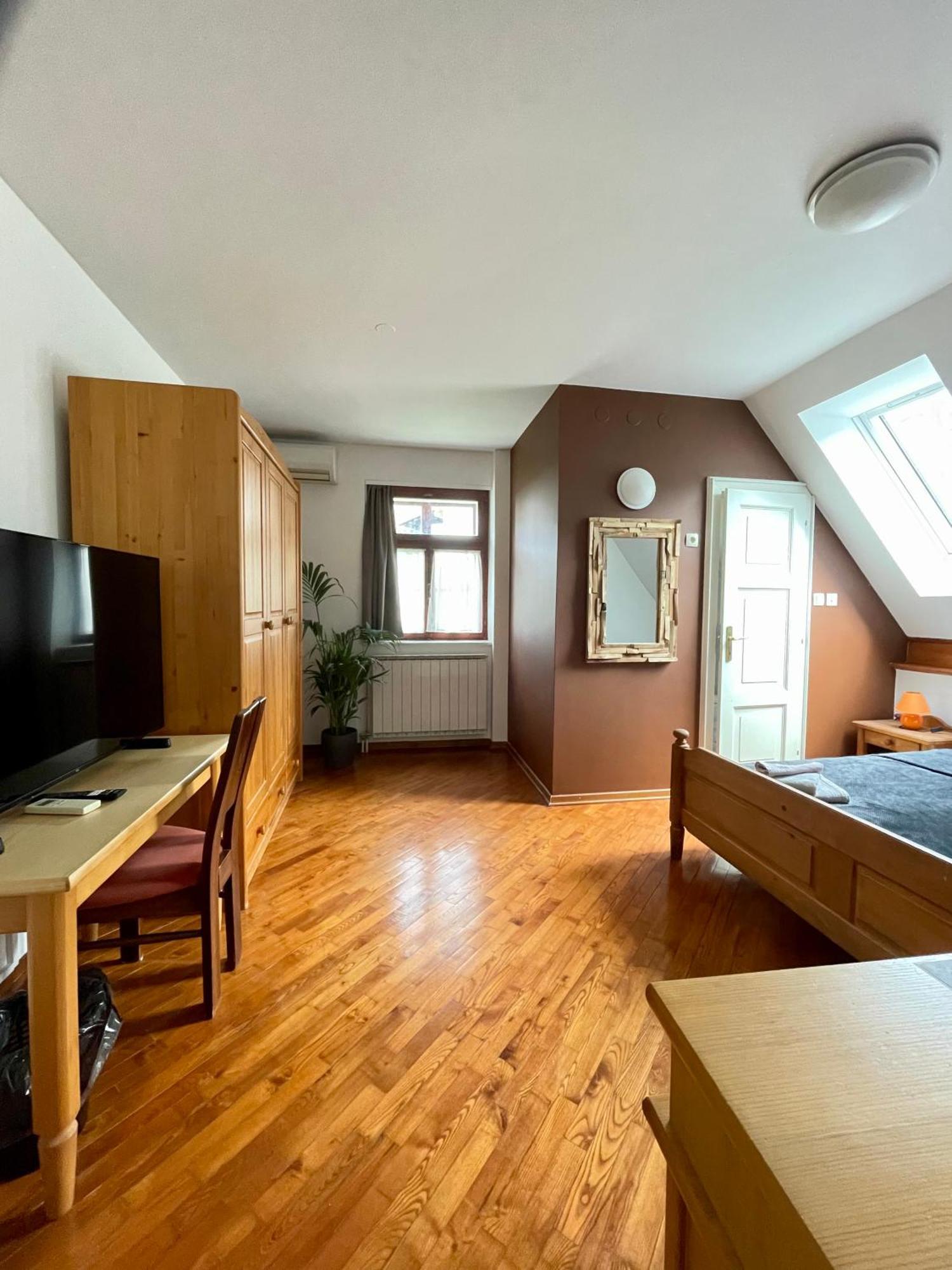 Hotel Gostisce Barbara Idrija Exteriér fotografie