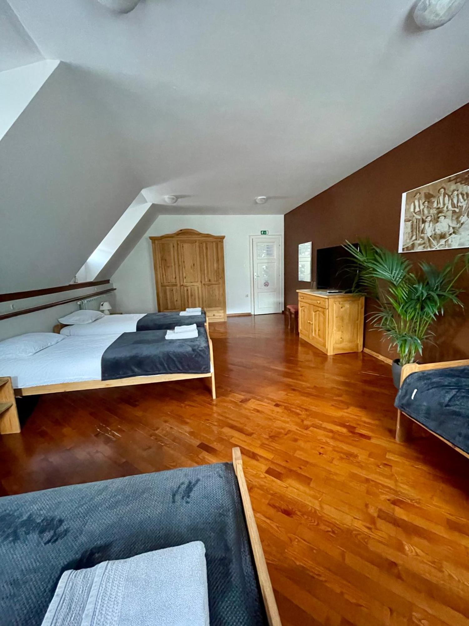 Hotel Gostisce Barbara Idrija Exteriér fotografie