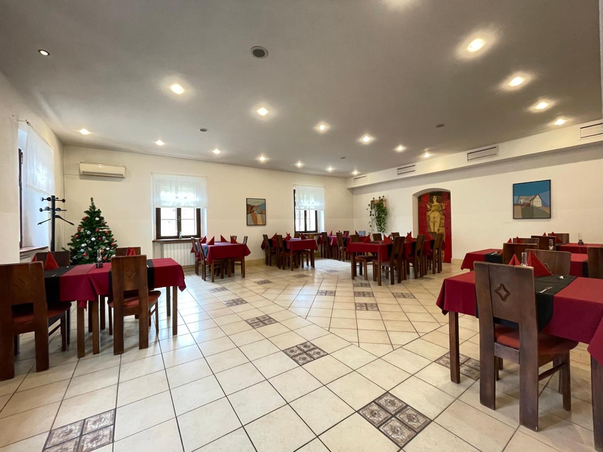 Hotel Gostisce Barbara Idrija Exteriér fotografie